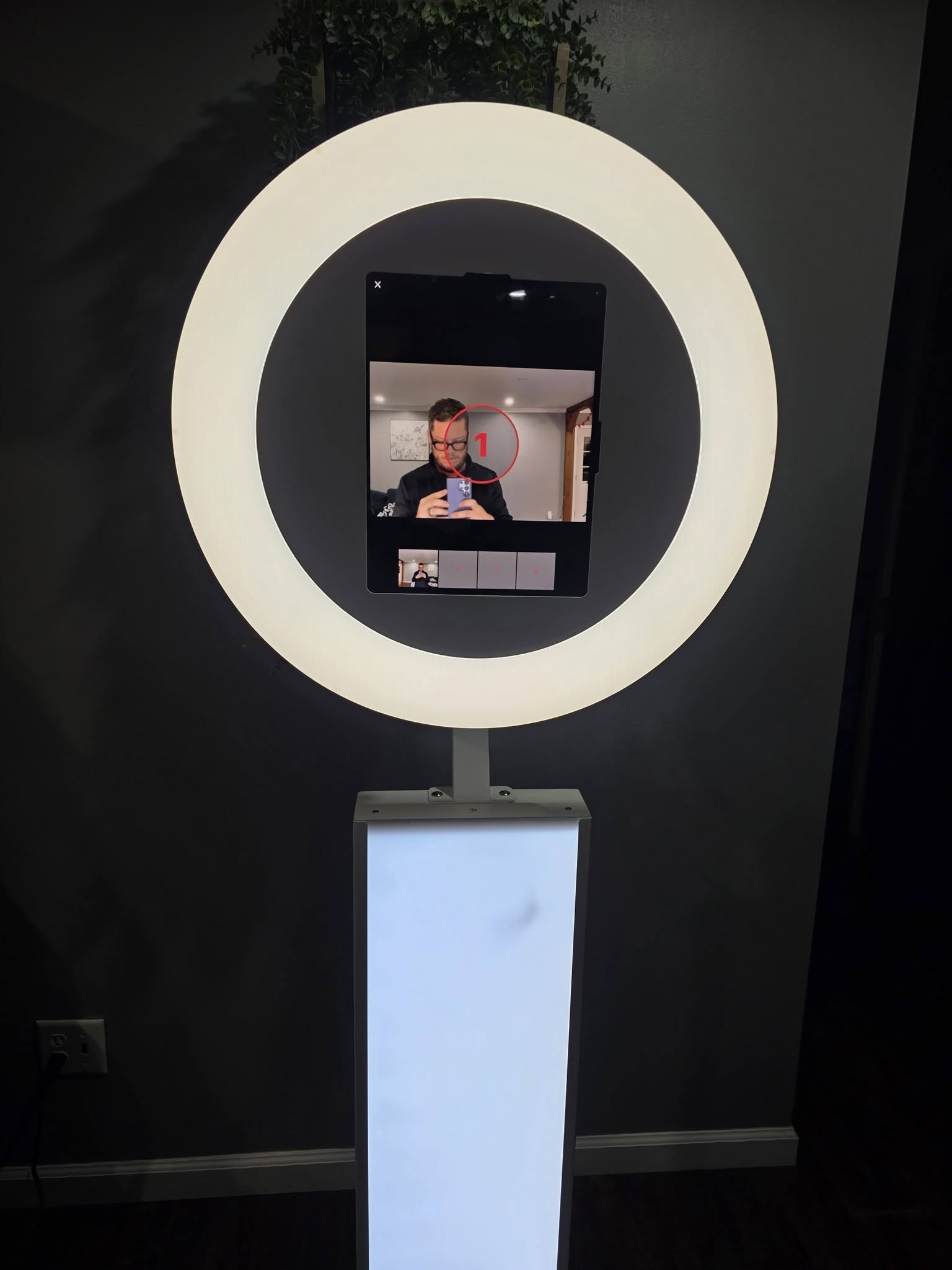 Points Up iPad photo booth with ring light